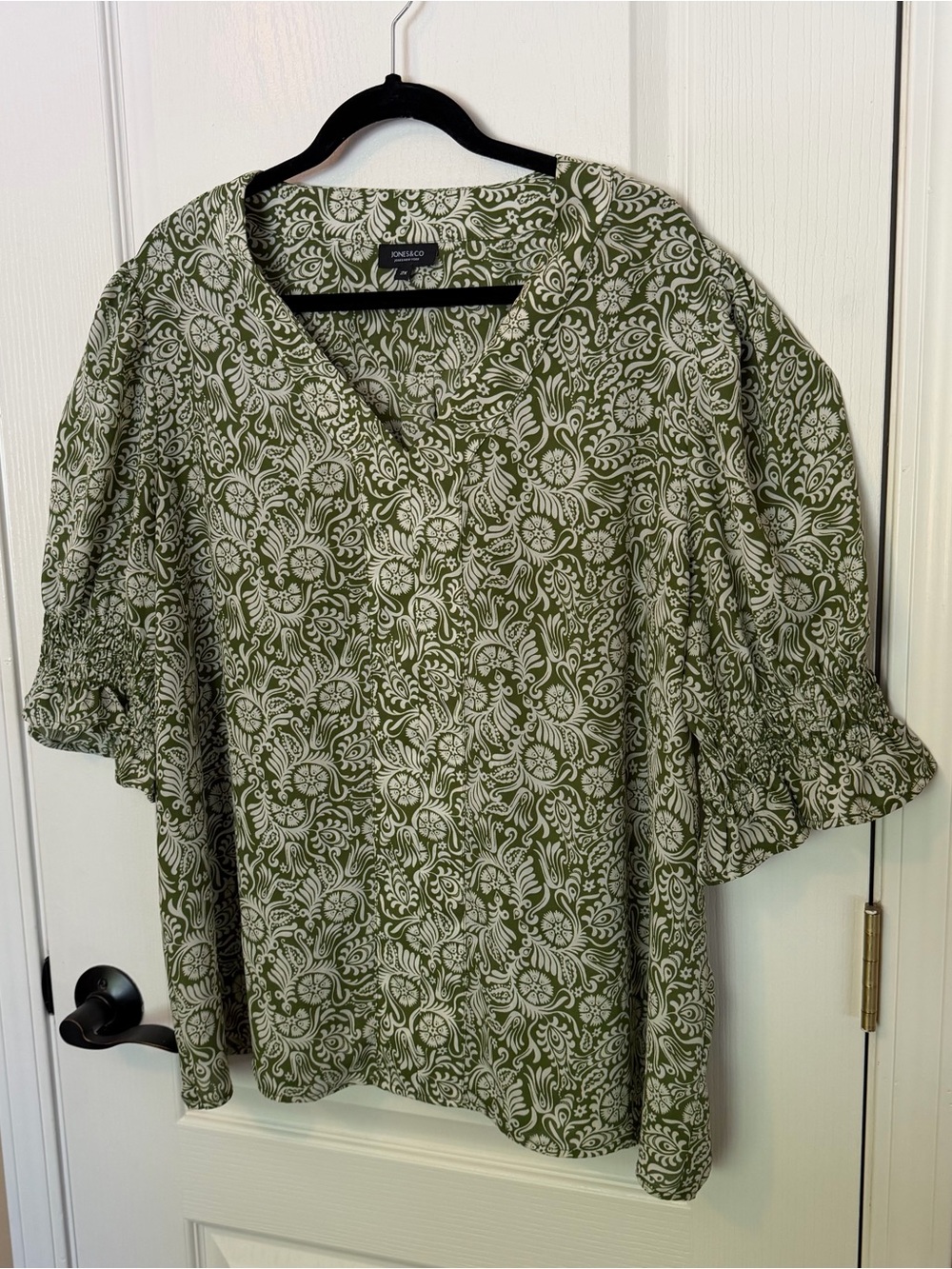 Jones New York Olive and White Floral V-Neck Puff Sleeve Tunic Plus size 2X